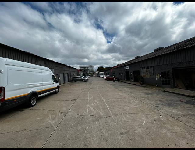 150M² WAREHOUSE TO LET IN WYNBERG